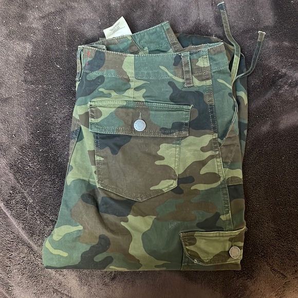 Alice + Olivia Camo Cargo Pants - Picture 3 of 5